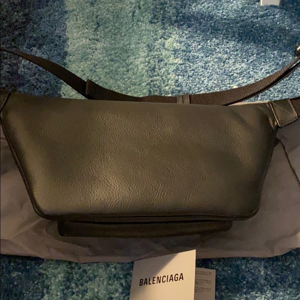 Balenciaga Everyday Belt bag - Picture 2 of 5